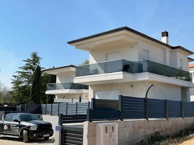 Tadini Joy וילה *